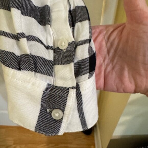 Lucky Brand Black White High Low Top Roll Tab Sleeve Blouse Boho Abstract Print - Picture 3 of 11